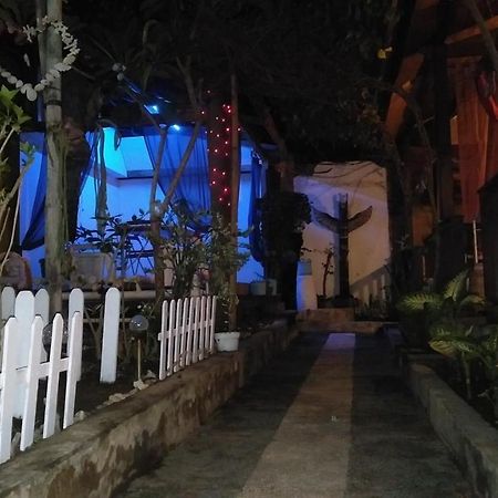 Salon De Nomad Gili T. Bed & Breakfast Джили Трауанган Екстериор снимка