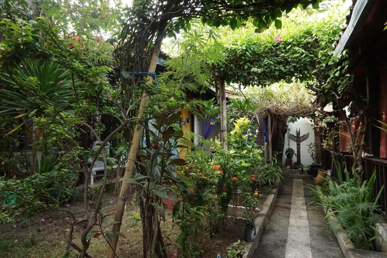 Salon De Nomad Gili T. Bed & Breakfast Джили Трауанган Екстериор снимка