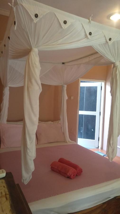 Salon De Nomad Gili T. Bed & Breakfast Джили Трауанган Екстериор снимка